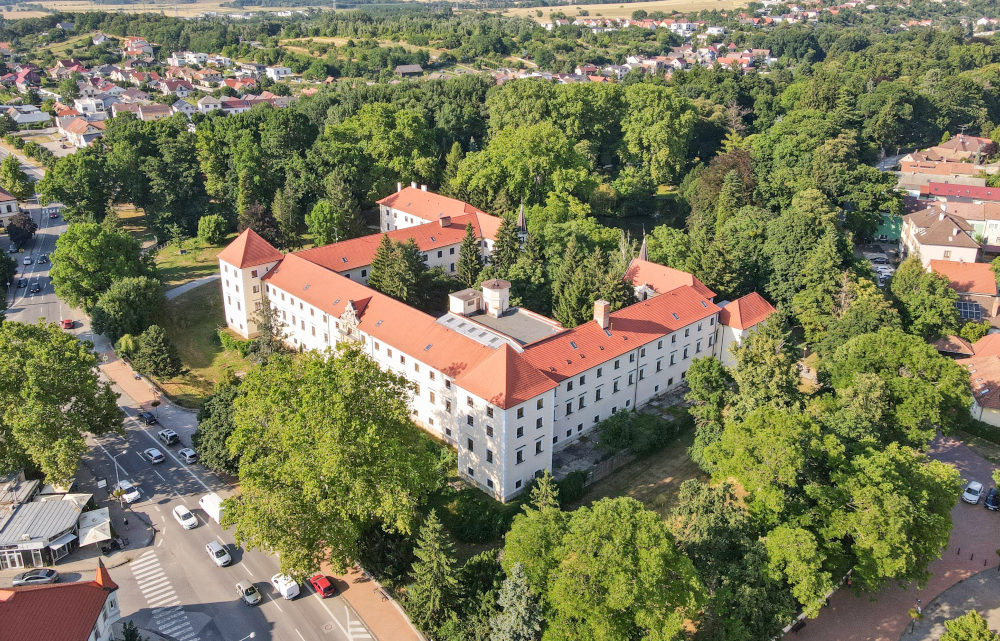 Zámocký park a kaštieľ, Stupava Zdroj: KrasyZahoria.sk